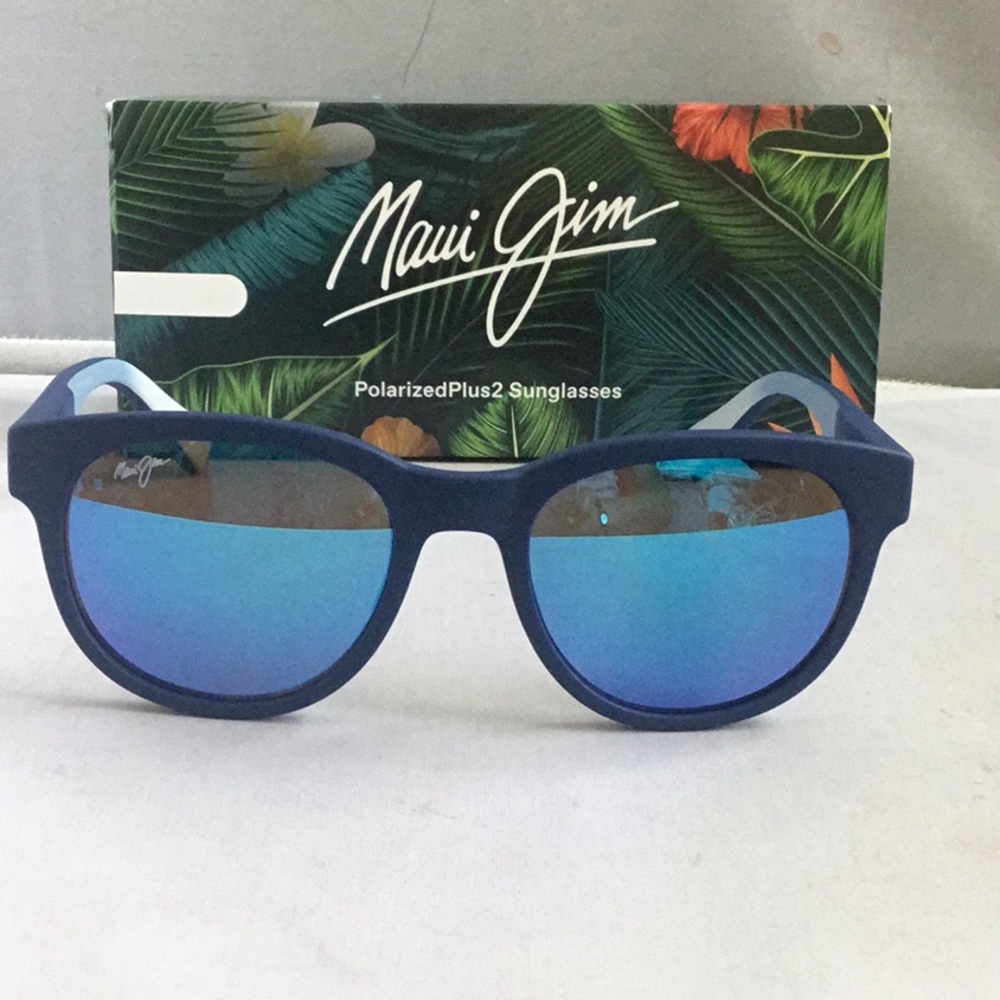 MAUI JIM
Maoli Men's Polarized Black Round Sunglasses